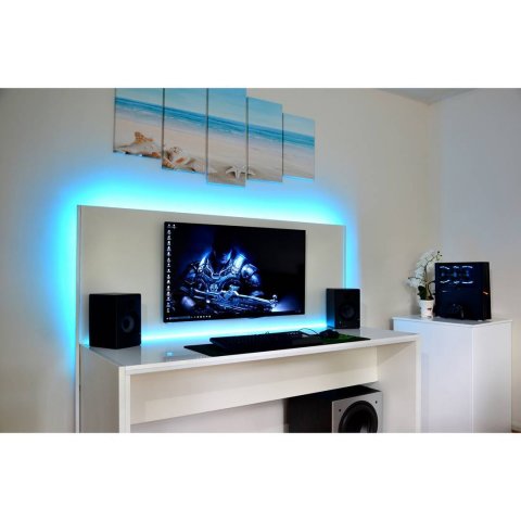 No photo description_912360.jpg