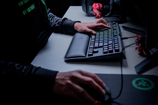 5981725f5299d_RazerUnveilsTenkeylessChromaV2Keyboard(2).thumb.jpg.e93848c08aa06758c512c6f70b1082f1.jpg