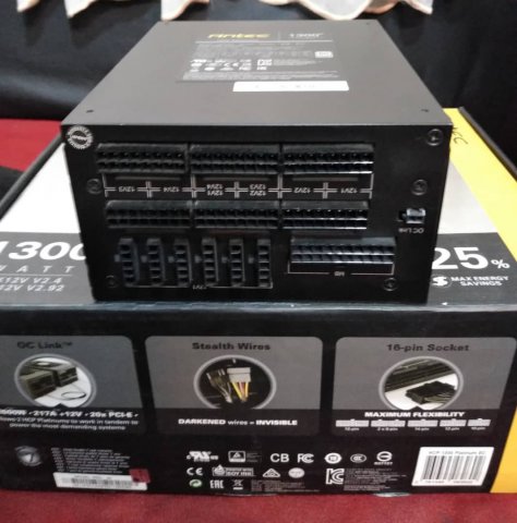 antec 1300 pic02.jpg