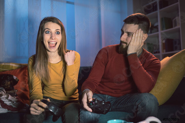couple-playing-video-games-home-2157109.jpg